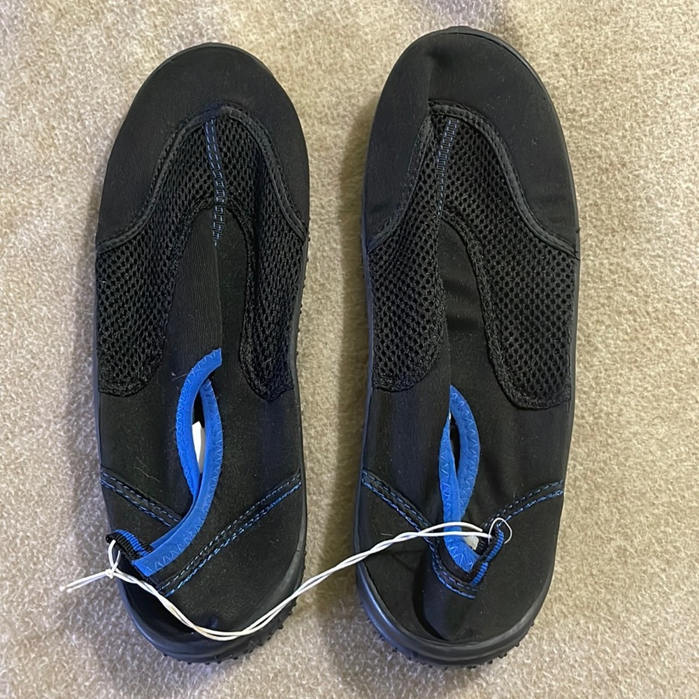 Women size 7 blue and black new water shoes